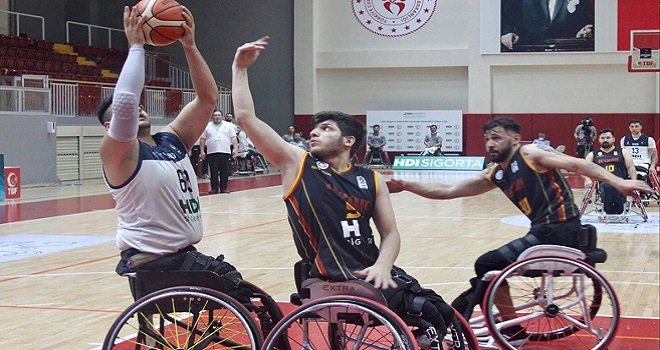 İzmir, Galatasaray'ı yendi 1-0 öne geçti