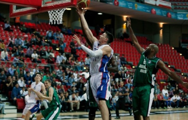 Anadolu Efes, Darüşşafaka Doğuş'u farklı yendi