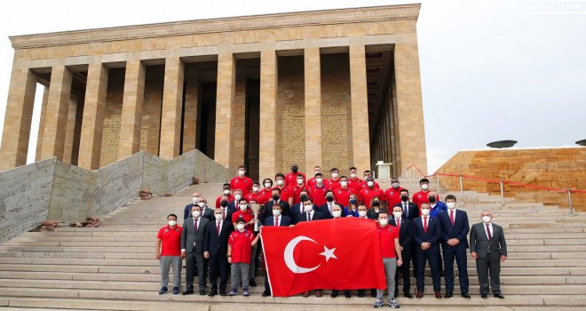 Anadolu Efes, Euroleague kupasını Anıtkabir'e götürdü