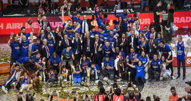Anadolu Efes üst üste 2.kez Euroleague şampiyonu