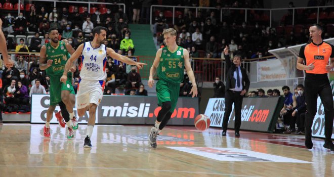 Anadolu Efes, Yalova'da farklı galip