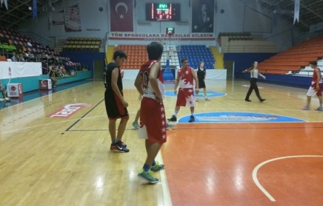 Antalya Basketbol Yerel Liglerinde heyecan devam ediyor