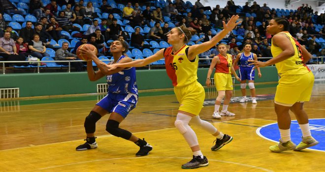 Bornova Becker Spor galibiyet serisini 7'ye çıkardı