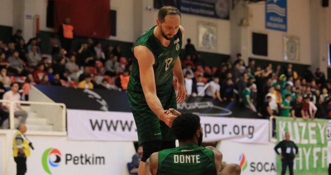 Bornova Belediyespor'da bir yabancı gitti diğeri kaldı