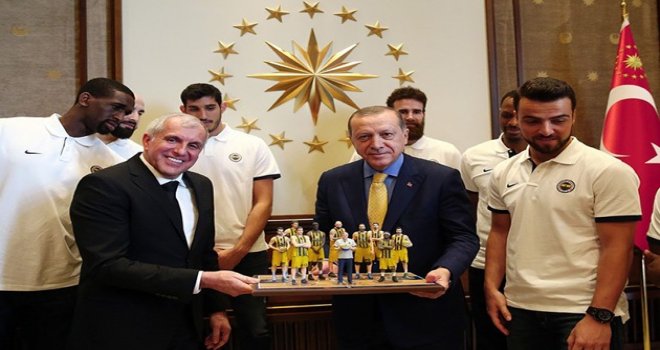 Cumhurbaşkanı Erdoğan, Fenerbahçe’yi kabul etti 