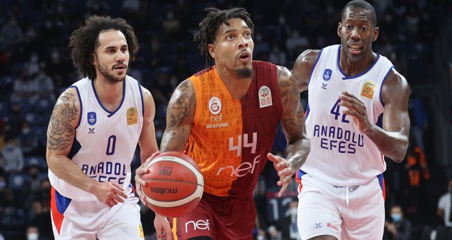 Galatasaray geriden geldi Anadolu Efes'i devirdi