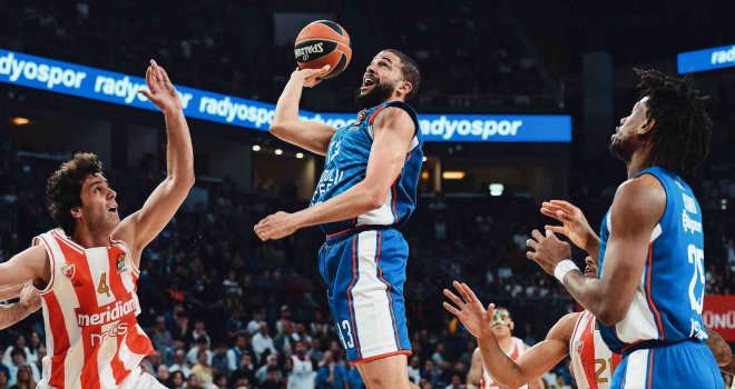 Kızılyıldız'ı farklı yenen Anadolu Efes Play-In'de