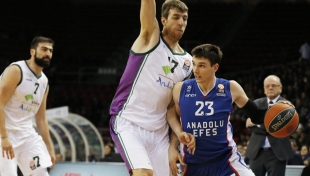 Anadolu Efes bir döndü pir döndü...