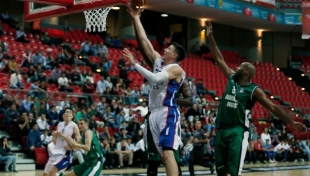 Anadolu Efes, Darüşşafaka Doğuş'u farklı yendi