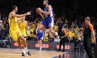 Anadolu Efes eksiklerine rağmen kazanmasını bildi