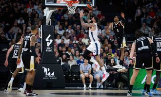 Anadolu Efes iki uzatma sonunda sonuncuya kaybetti