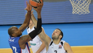 Anadolu Efes, Novgorod'a kaybetti