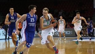 Anadolu Efes, Novgorod'a konuk oluyor