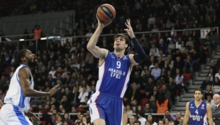 Anadolu Efes, Sassari'ye fark attı