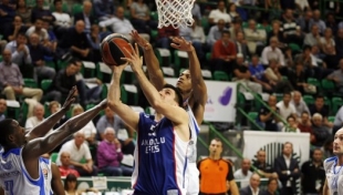 Anadolu Efes Sassari'yi ağırlıyor