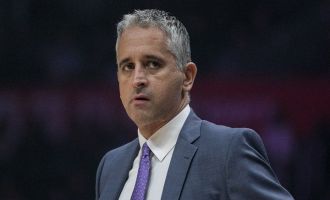Anadolu Efes'te dümene Kokoškov geçti