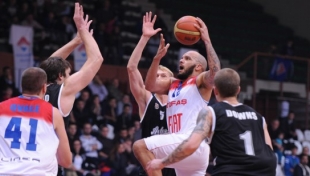 Avtodor'dan 35 sayı fark yiyen Tofaş gruptan çıkma şansını yitirdi