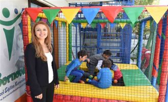 Becker 35 Albatros'tan 'özel' çocuklara anlamlı sürpriz