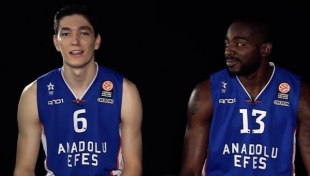 Cedi Osman, Lasme'ye Türkçe öğretiyor