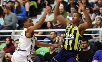 Fenerbahçe Beko Denizli'de ikinci yarıda farka gitti