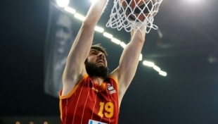 Galatasaray, Neptunas'a fark attı