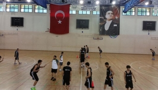 GENÇ ERKEKLER BOLU'DA GÜÇ DEPOLUYOR