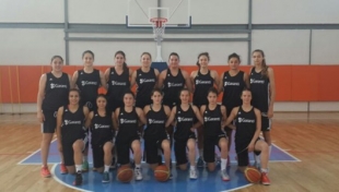 GENÇ KIZLARIMIZ İTALYA'YA KAYBETTİ