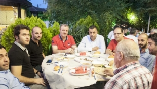 SELÇUK ÜNİVERSİTESİ'NDE BASKETBOL CAMİASINA İFTAR