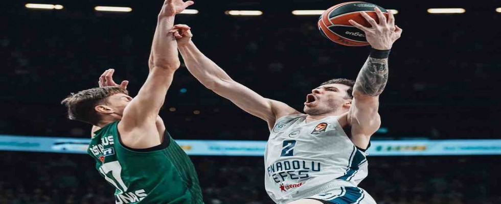 Anadolu Efes kendine geldi...