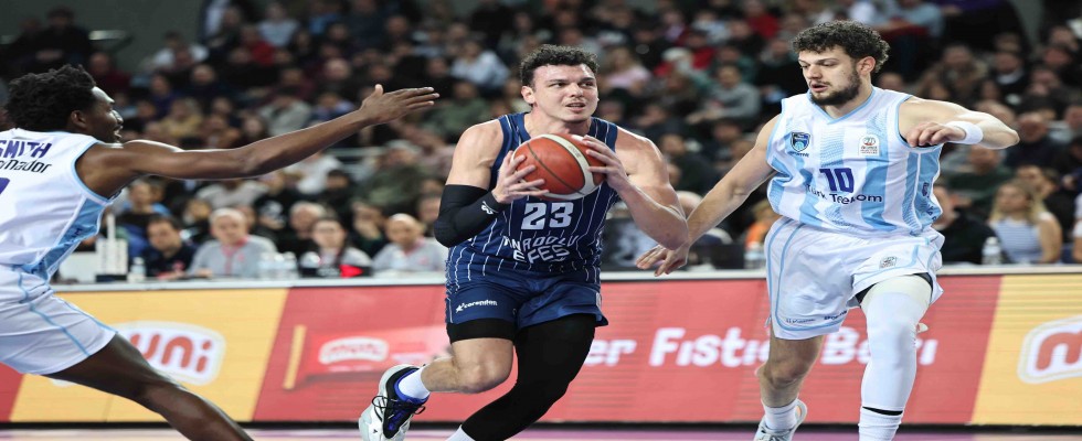 Anadolu Efes'e bir darbe de Türk Telekom'dan