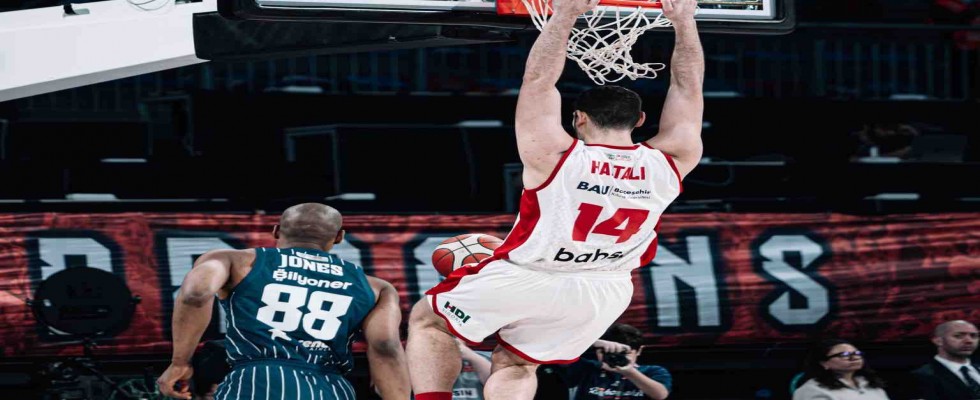 Bahçeşehir Koleji serisini Anadolu Efes galibiyetiyle sürdürdü