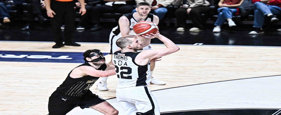 Beşiktaş, Erokspor'u farklı geçti