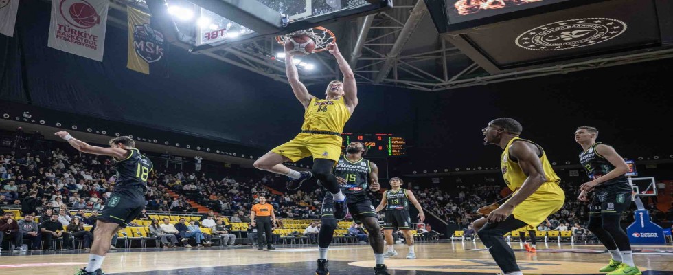 Mersin Spor evinde farka gitti