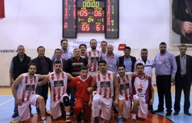 Yalova Belediyespor coach Dağhan Oğuz ile devam ediyor